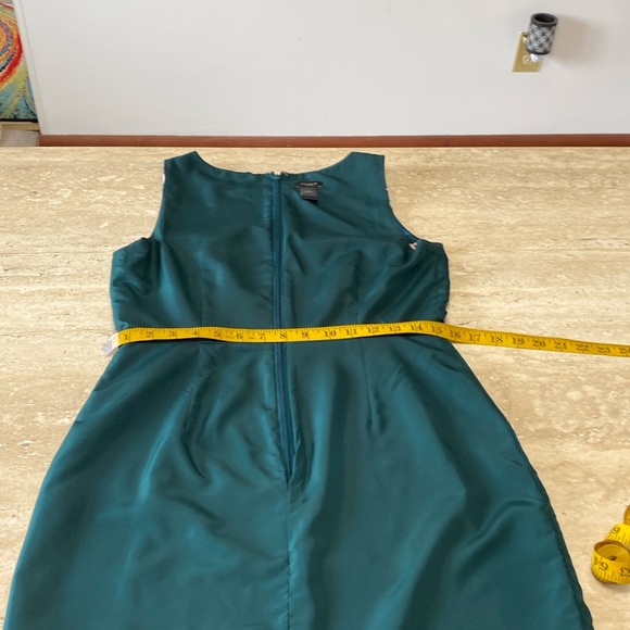 NWOT Beautiful Forest Green Dress,pale pink,blue, black, teal & white patterns. - Picture 9 of 11